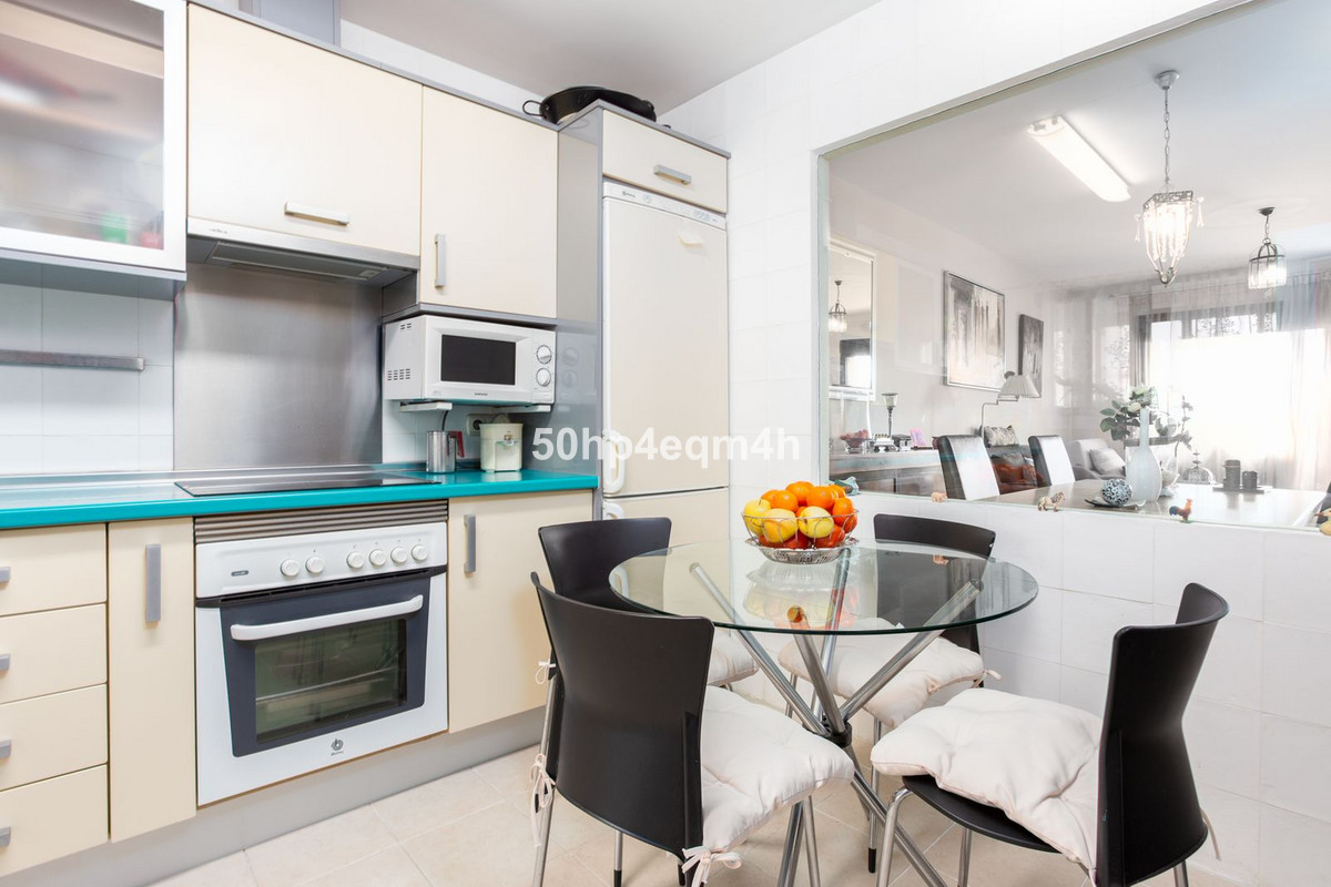 Se vende Apartamento Planta Media de 2 dormitorios en Costa Del Sol, Málaga, España