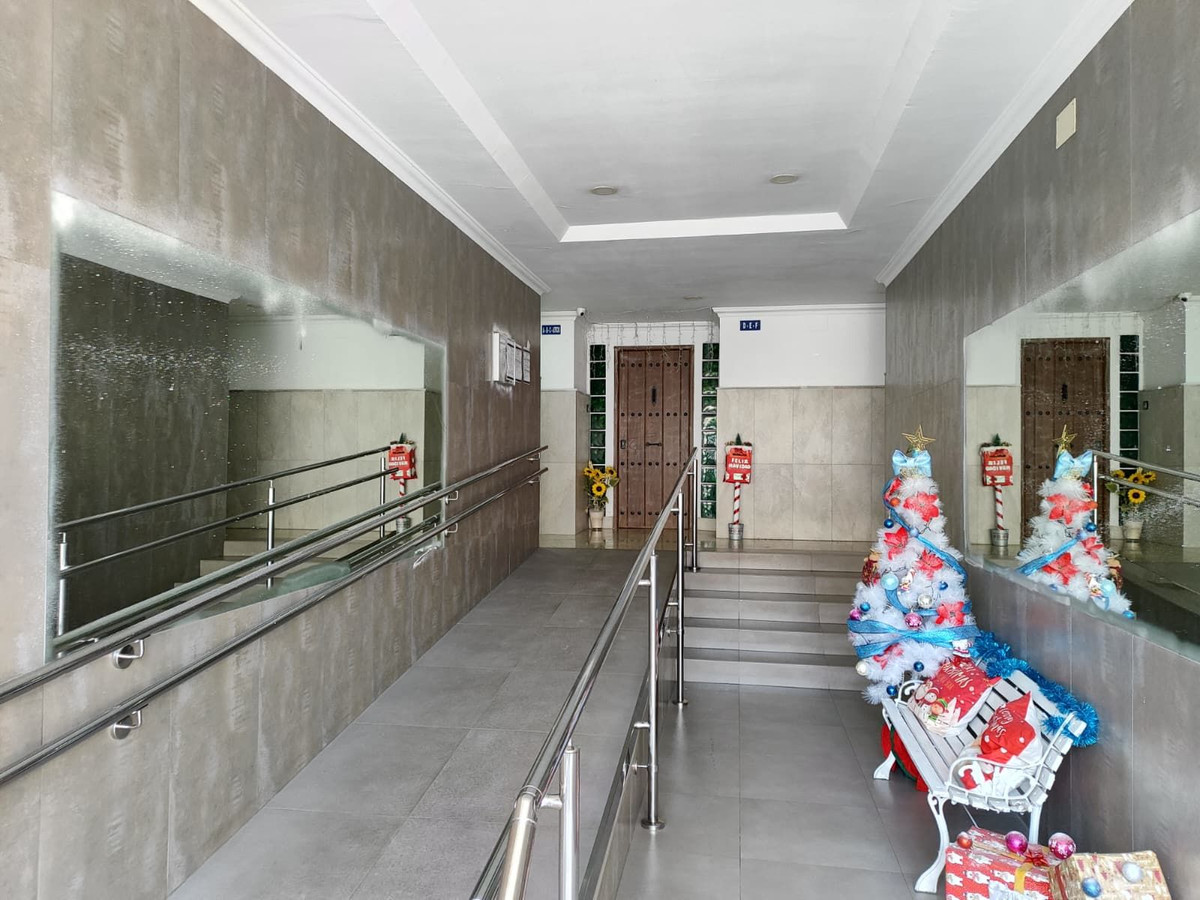 Se vende Apartamento Planta Media de 3 dormitorios en Costa Del Sol, Málaga, España