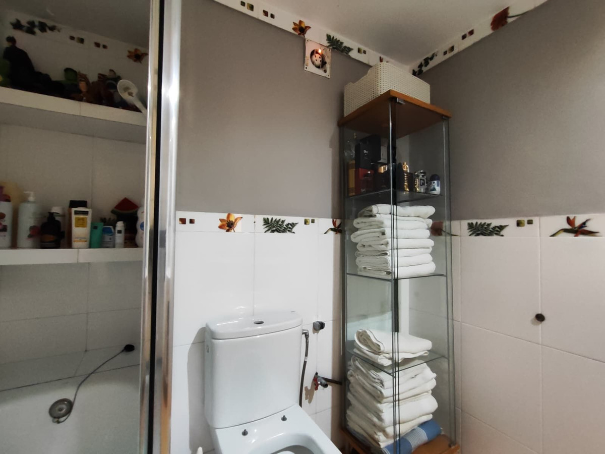 Se vende Apartamento Planta Media de 3 dormitorios en Costa Del Sol, Málaga, España