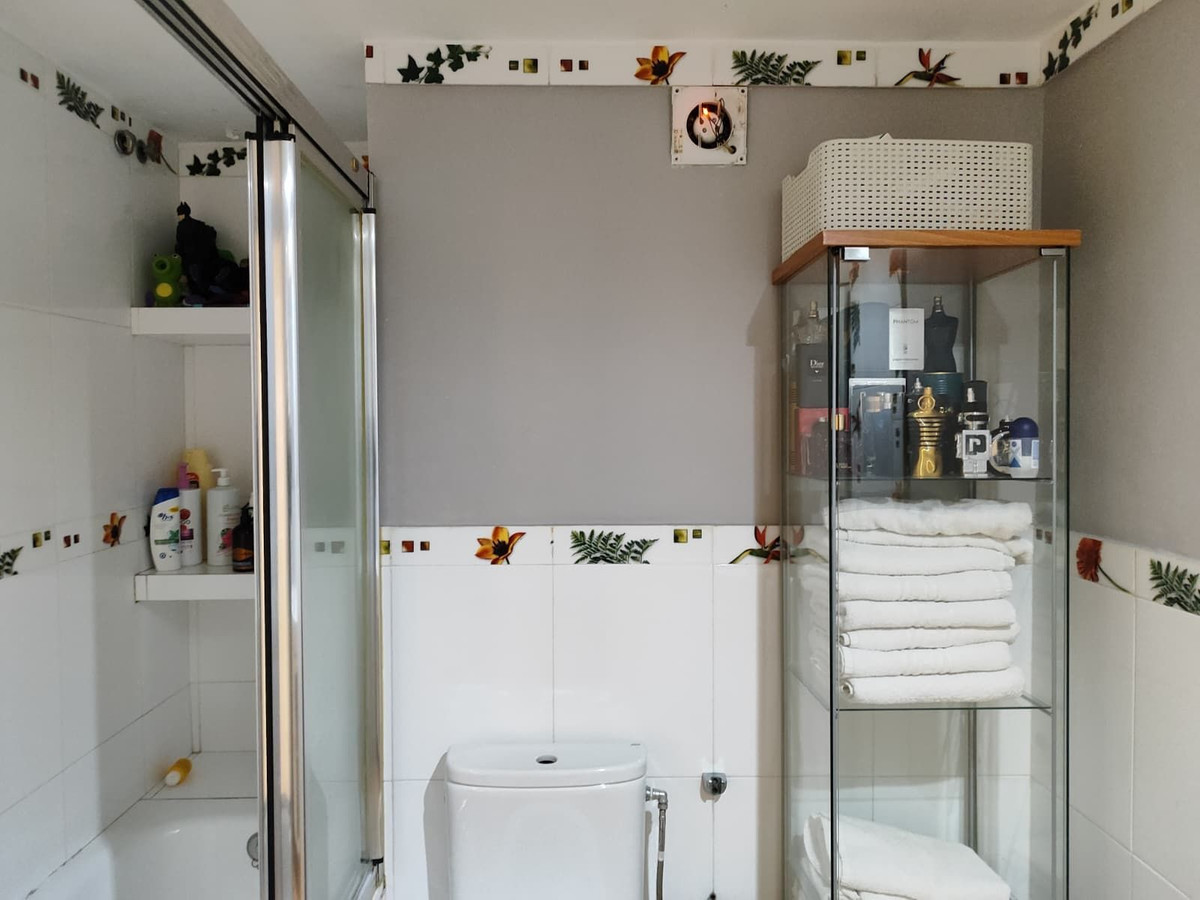 Se vende Apartamento Planta Media de 3 dormitorios en Costa Del Sol, Málaga, España