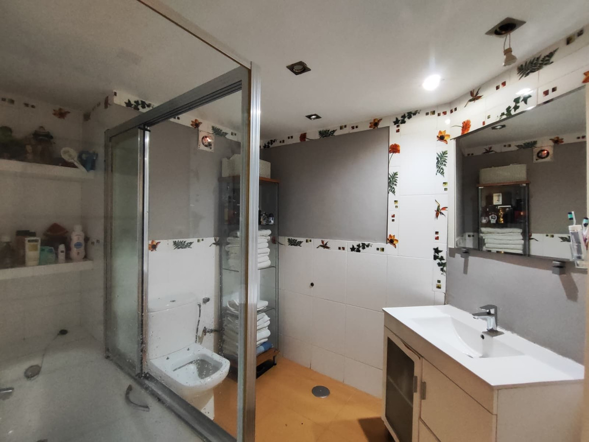 Se vende Apartamento Planta Media de 3 dormitorios en Costa Del Sol, Málaga, España