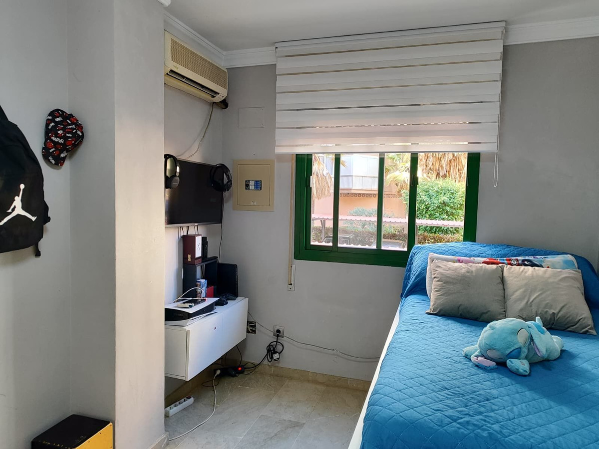 Se vende Apartamento Planta Media de 3 dormitorios en Costa Del Sol, Málaga, España