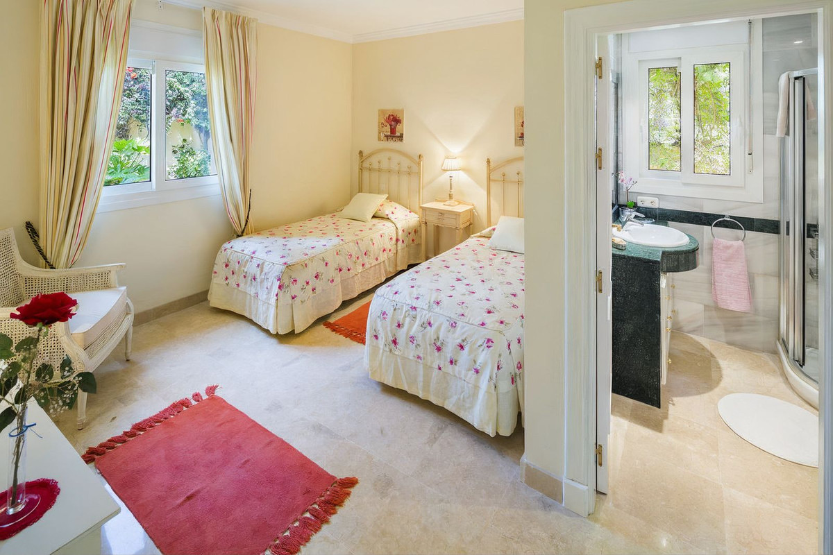 Se vende Villa - Chalet de 4 dormitorios en Costa Del Sol, Málaga, España