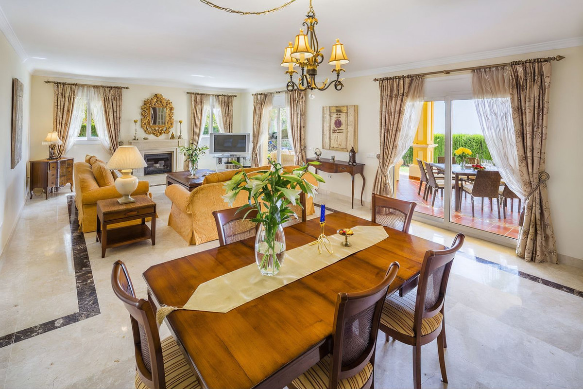 Se vende Villa - Chalet de 4 dormitorios en Costa Del Sol, Málaga, España