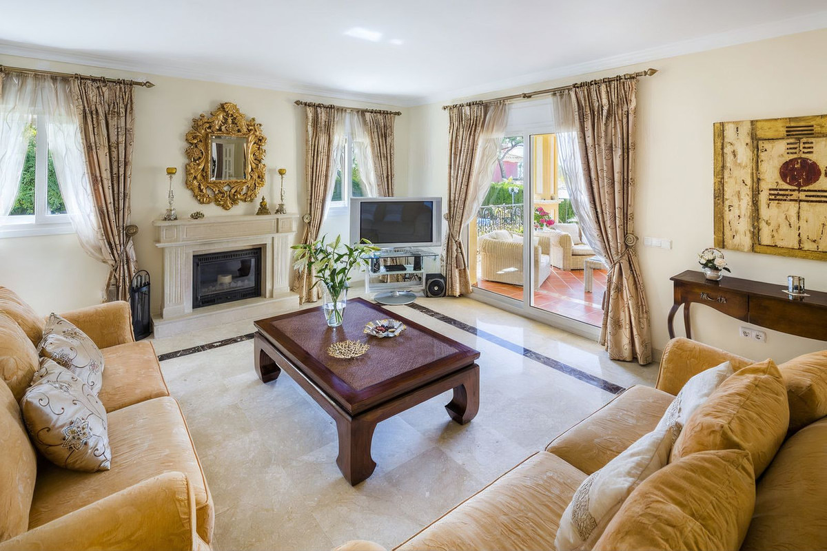 Se vende Villa - Chalet de 4 dormitorios en Costa Del Sol, Málaga, España