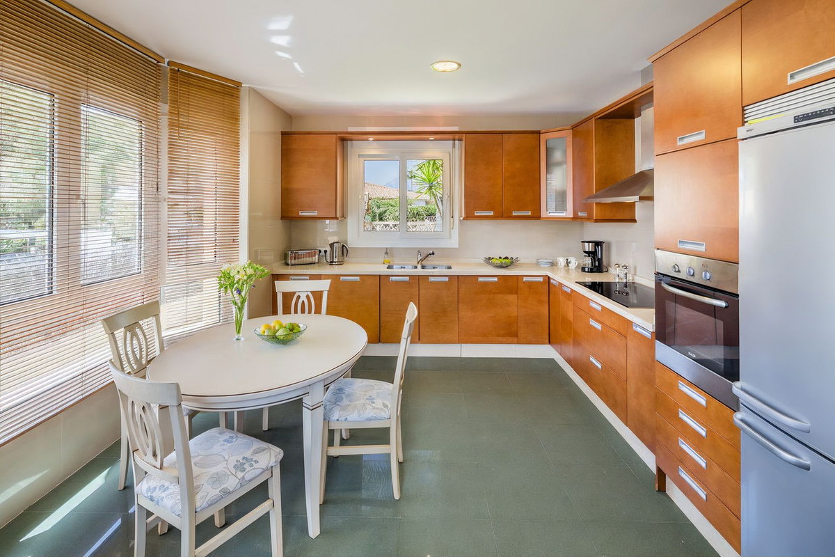 Se vende Villa - Chalet de 4 dormitorios en Costa Del Sol, Málaga, España