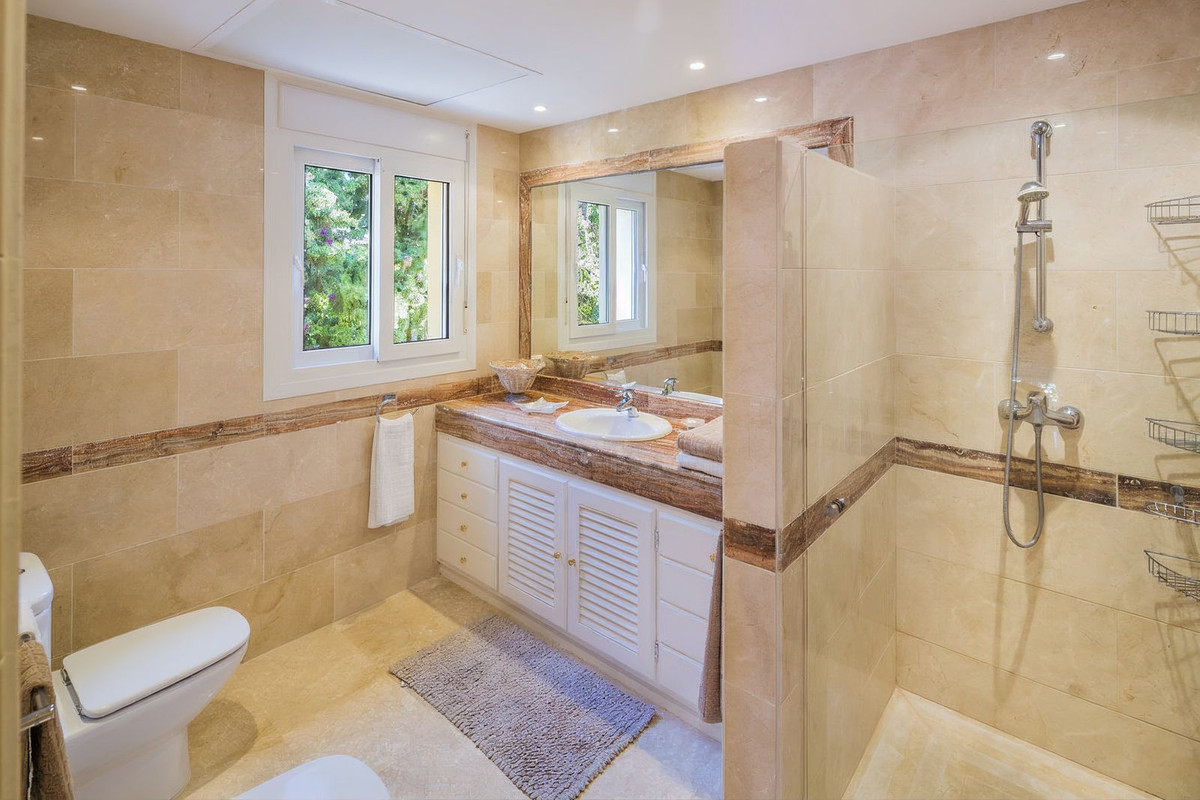 Se vende Villa - Chalet de 4 dormitorios en Costa Del Sol, Málaga, España