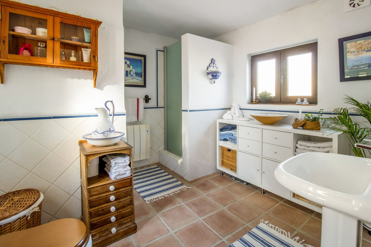 Se vende Villa - Chalet de 4 dormitorios en Costa Del Sol East, Málaga, España
