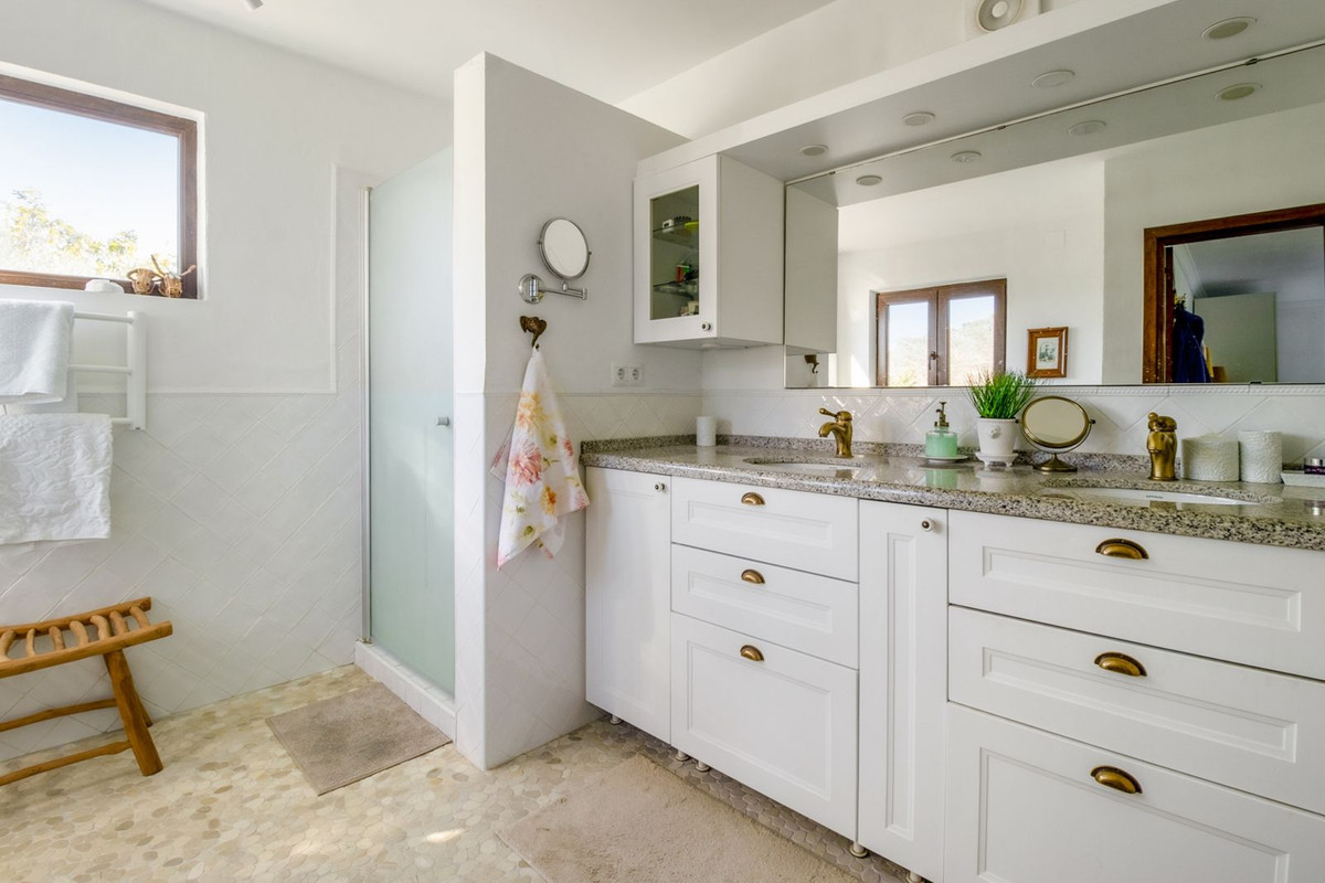 Se vende Villa - Chalet de 4 dormitorios en Costa Del Sol East, Málaga, España