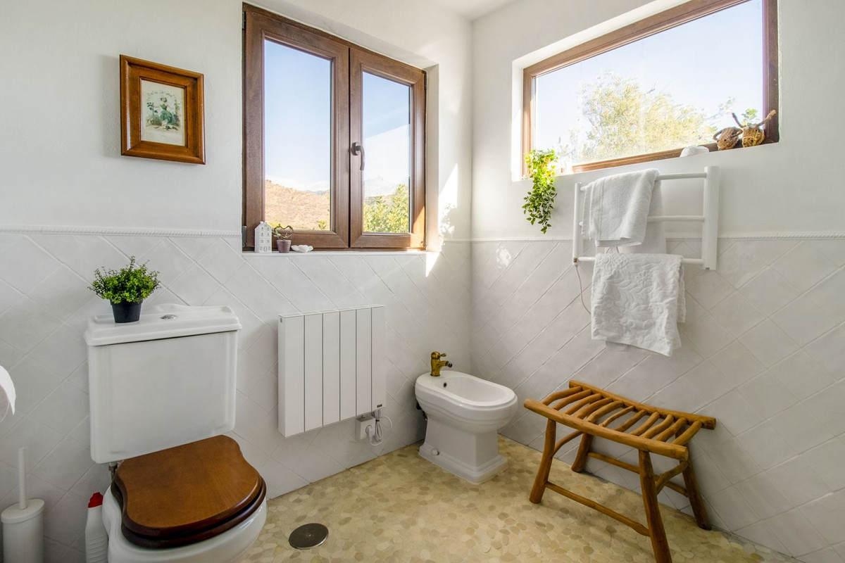 Se vende Villa - Chalet de 4 dormitorios en Costa Del Sol East, Málaga, España