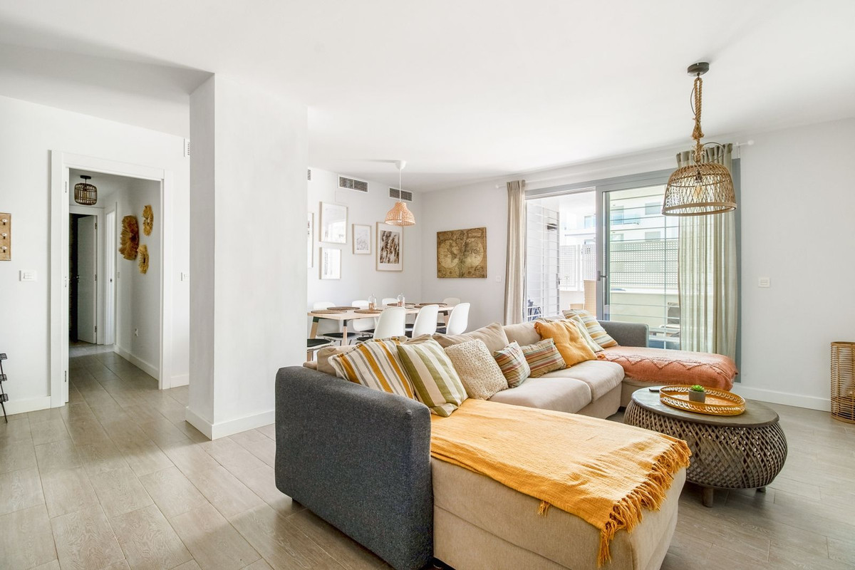 Se vende Apartamento Planta Baja de 3 dormitorios en Costa Del Sol East, Málaga, España