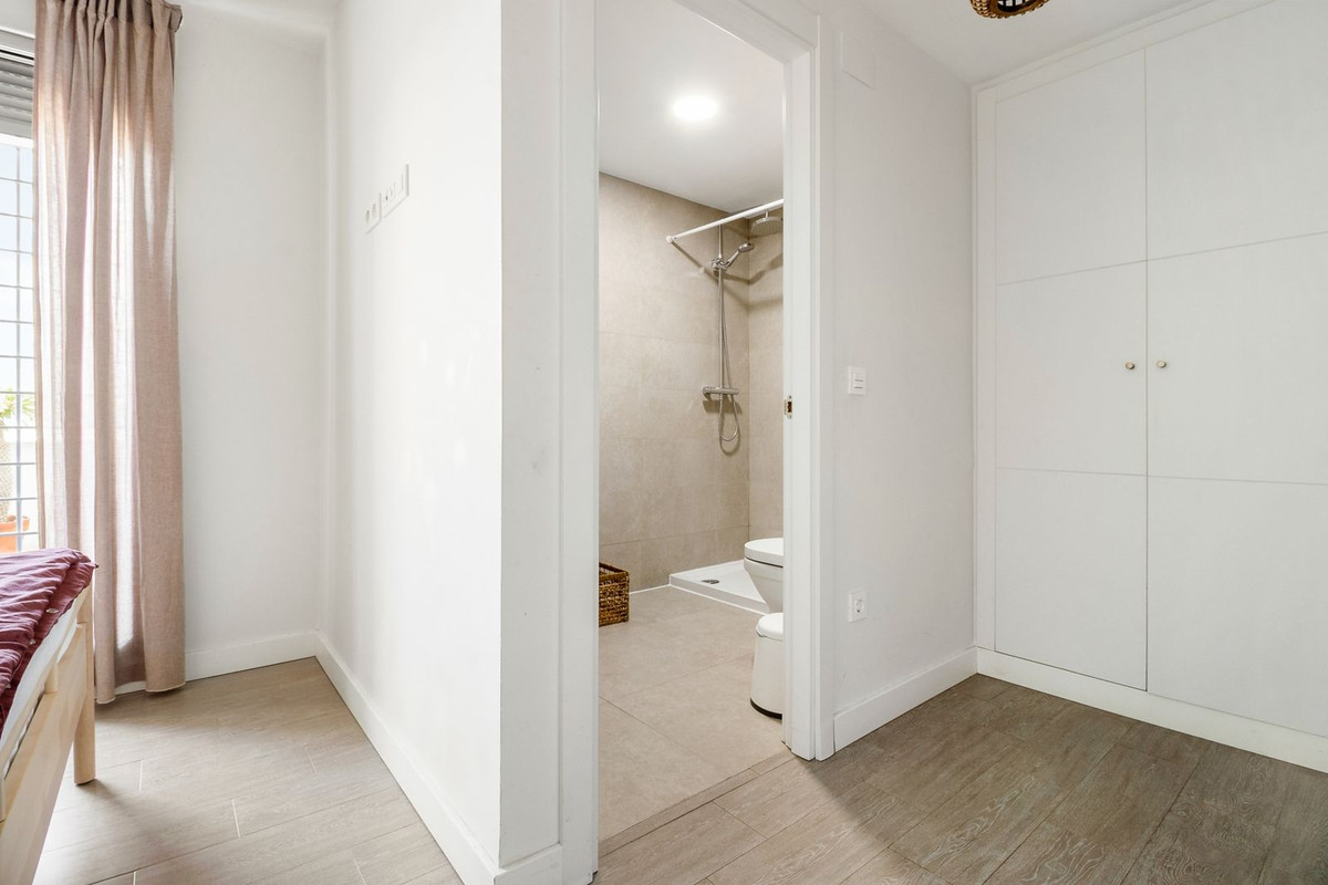 Se vende Apartamento Planta Baja de 3 dormitorios en Costa Del Sol East, Málaga, España