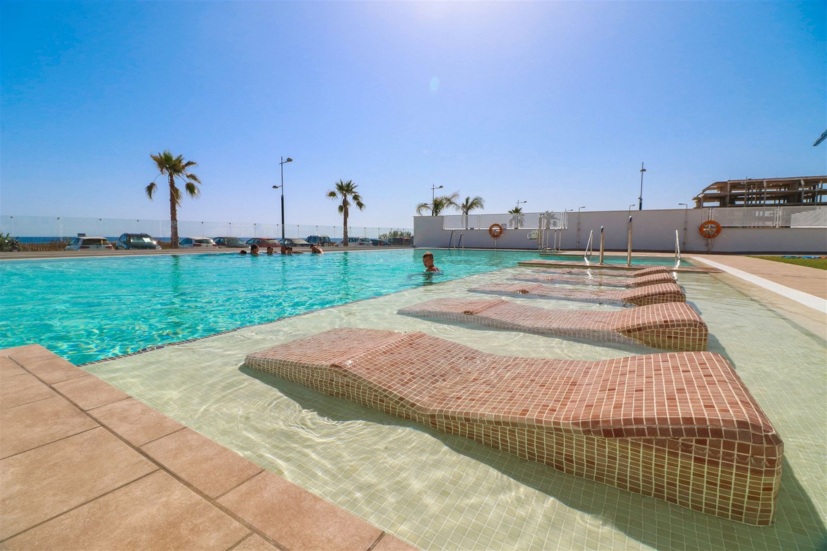Se vende Apartamento Planta Baja de 3 dormitorios en Costa Del Sol East, Málaga, España
