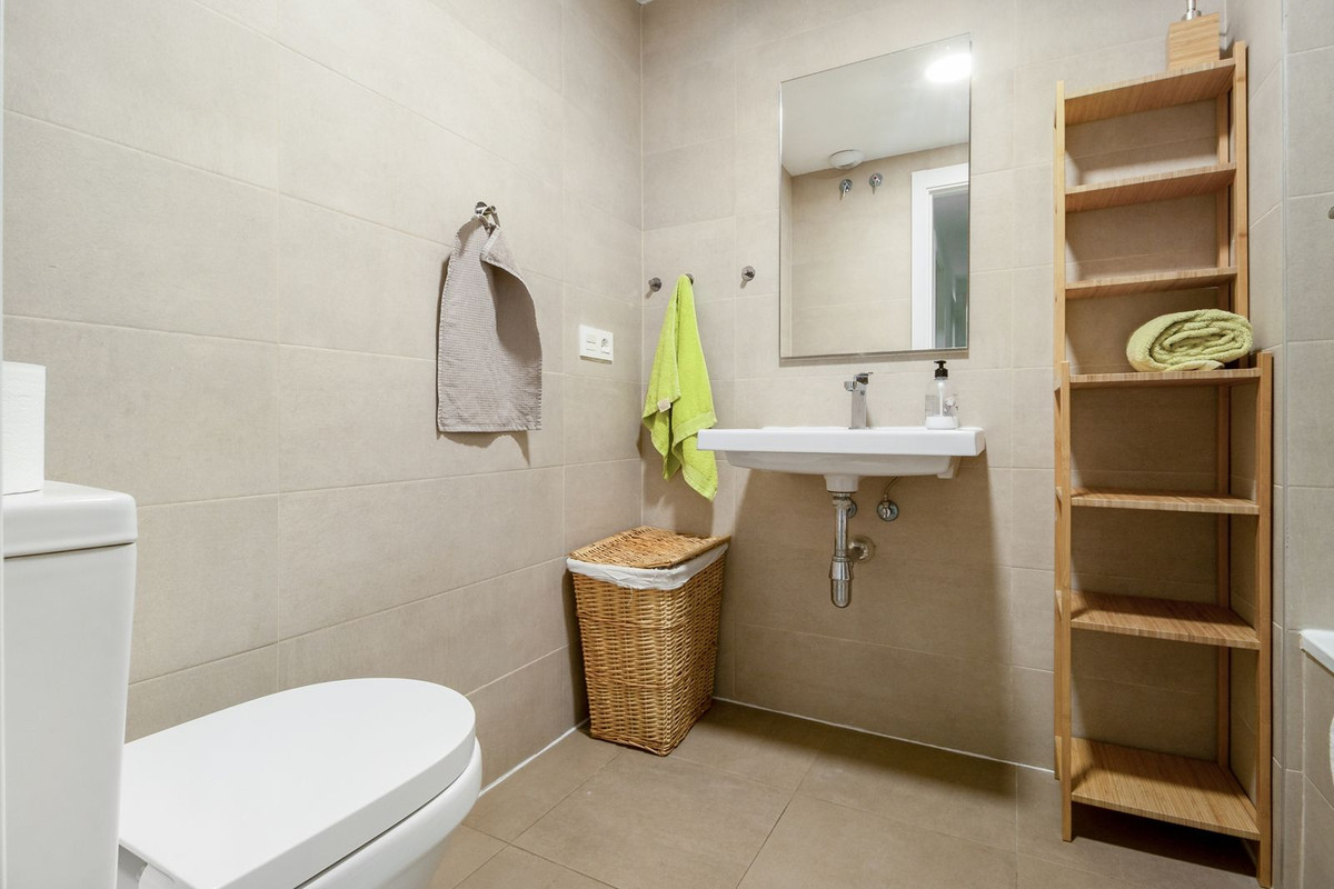 Se vende Apartamento Planta Baja de 3 dormitorios en Costa Del Sol East, Málaga, España