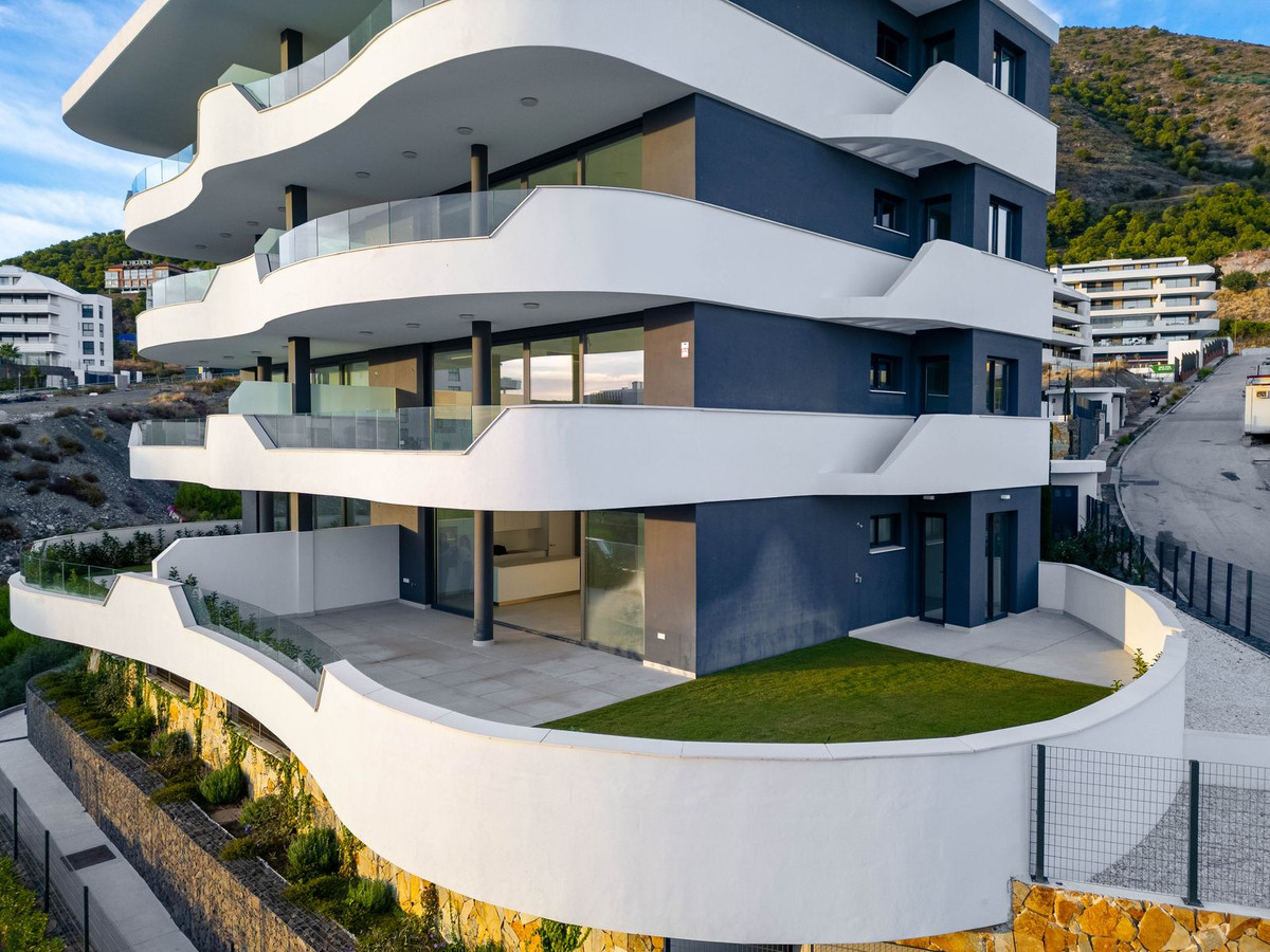 2 Bed Apartment for sale in Fuengirola Costa Del Sol, Málaga, Spain