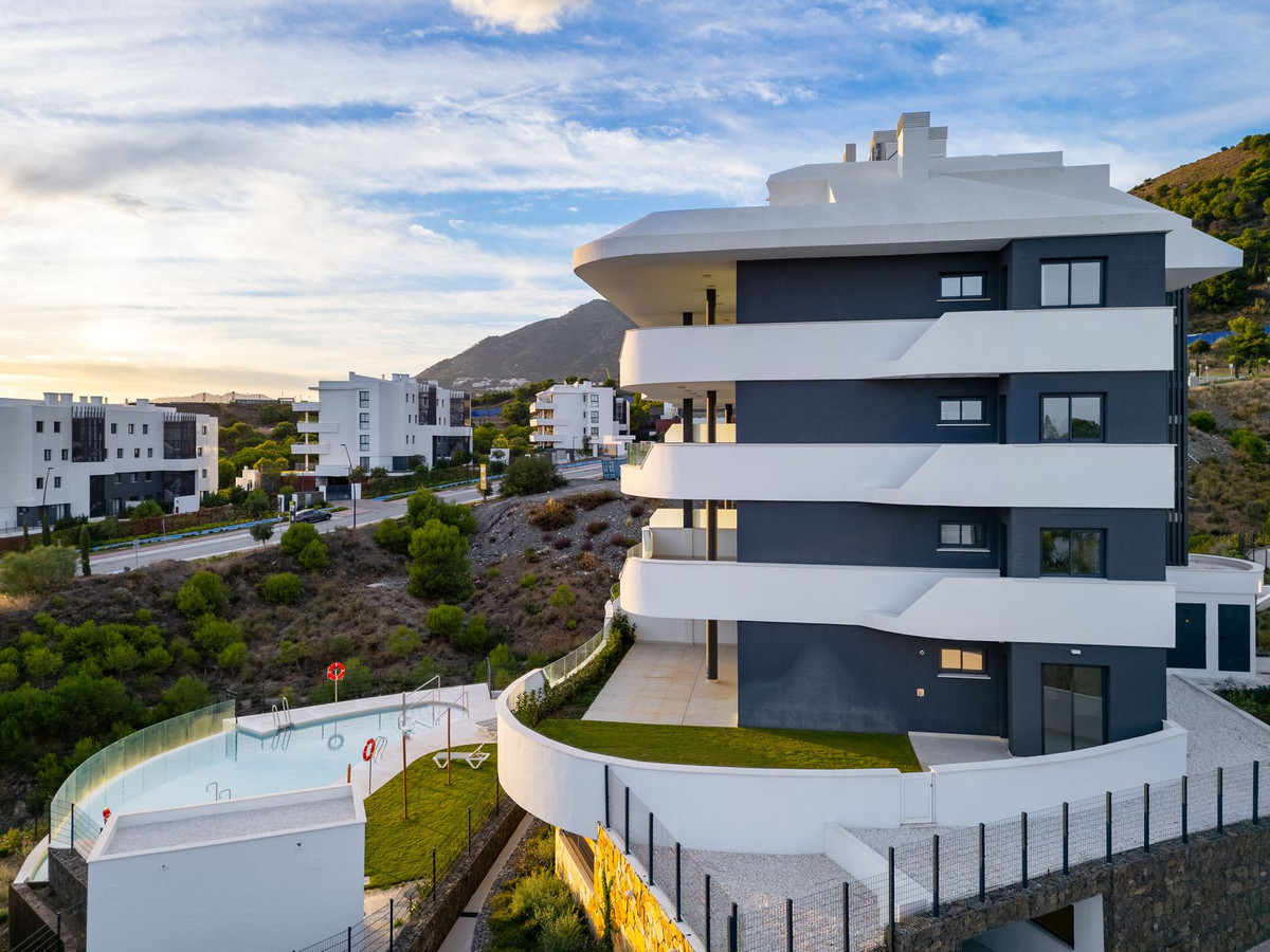 2 Bed Apartment for sale in Fuengirola Costa Del Sol, Málaga, Spain