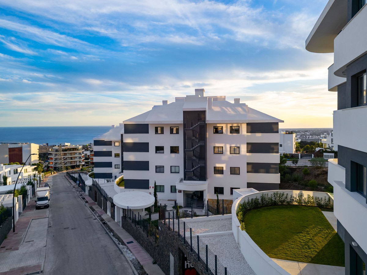 2 Bed Apartment for sale in Fuengirola Costa Del Sol, Málaga, Spain