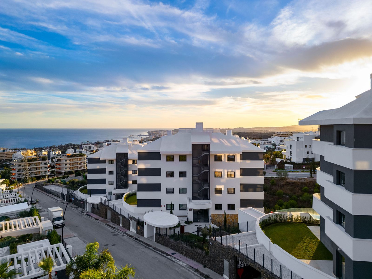 2 Bed Apartment for sale in Fuengirola Costa Del Sol, Málaga, Spain