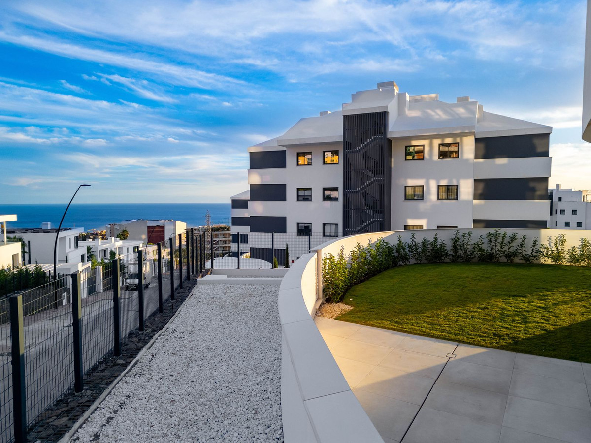 2 Bed Apartment for sale in Fuengirola Costa Del Sol, Málaga, Spain