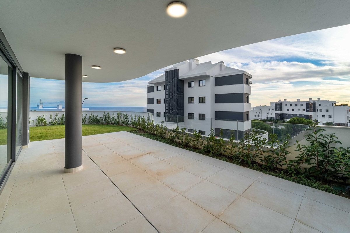 2 Bed Apartment for sale in Fuengirola Costa Del Sol, Málaga, Spain
