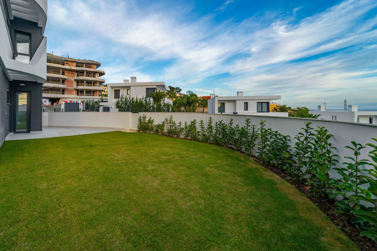 2 Bed Apartment for sale in Fuengirola Costa Del Sol, Málaga, Spain