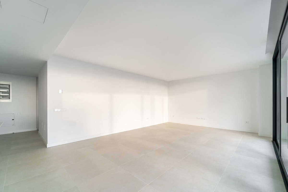 2 Bed Apartment for sale in Fuengirola Costa Del Sol, Málaga, Spain