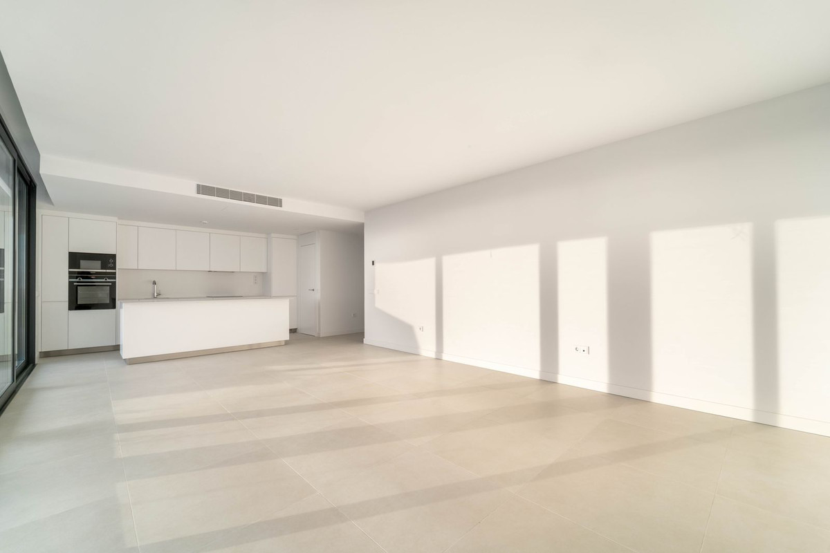 2 Bed Apartment for sale in Fuengirola Costa Del Sol, Málaga, Spain