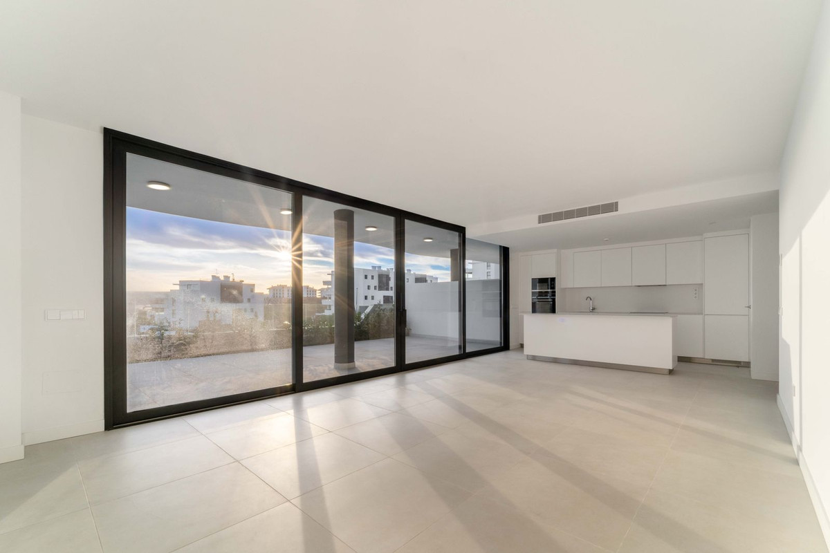 2 Bed Apartment for sale in Fuengirola Costa Del Sol, Málaga, Spain