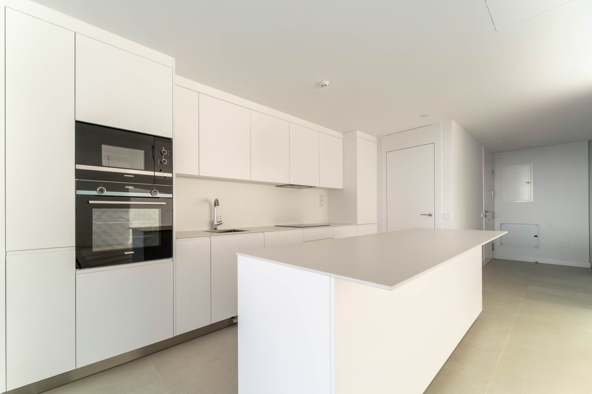 2 Bed Apartment for sale in Fuengirola Costa Del Sol, Málaga, Spain
