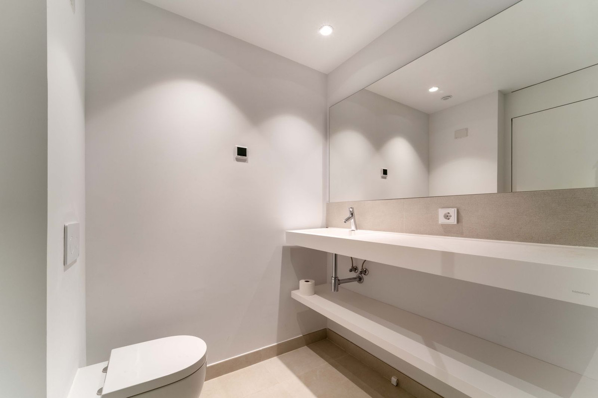 2 Bed Apartment for sale in Fuengirola Costa Del Sol, Málaga, Spain
