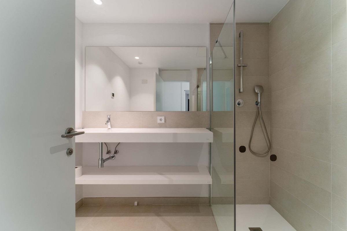 2 Bed Apartment for sale in Fuengirola Costa Del Sol, Málaga, Spain