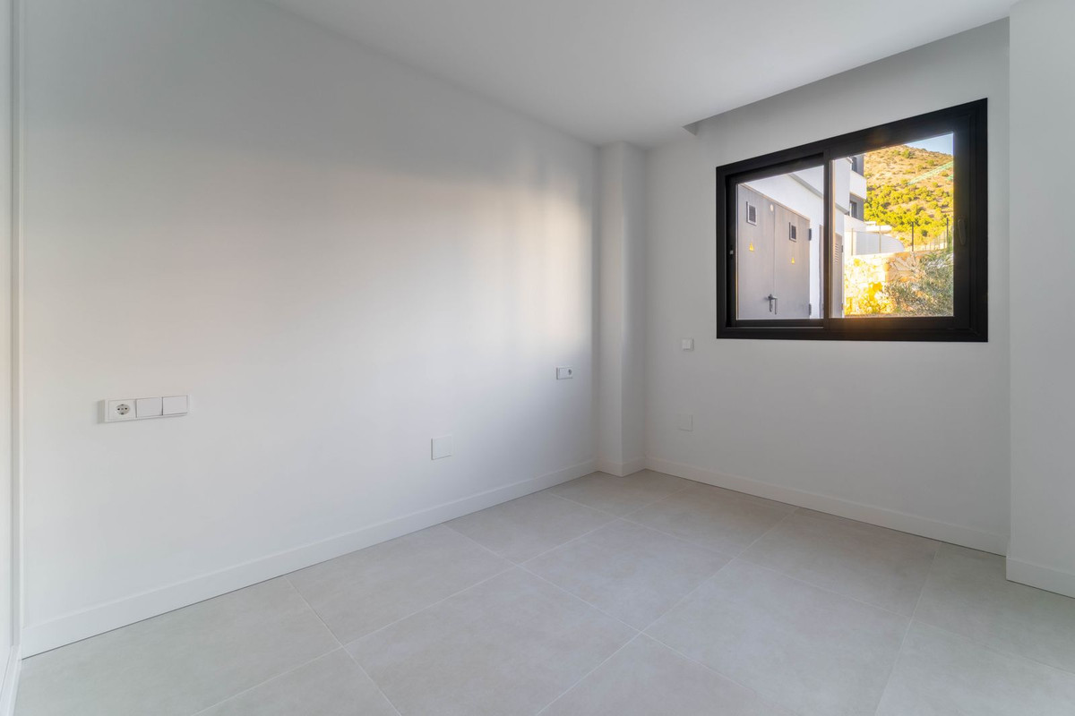 2 Bed Apartment for sale in Fuengirola Costa Del Sol, Málaga, Spain