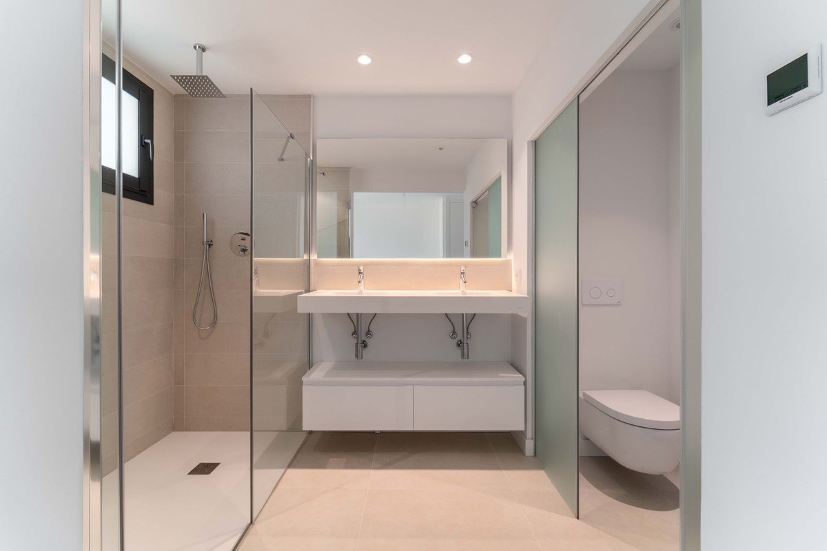 2 Bed Apartment for sale in Fuengirola Costa Del Sol, Málaga, Spain