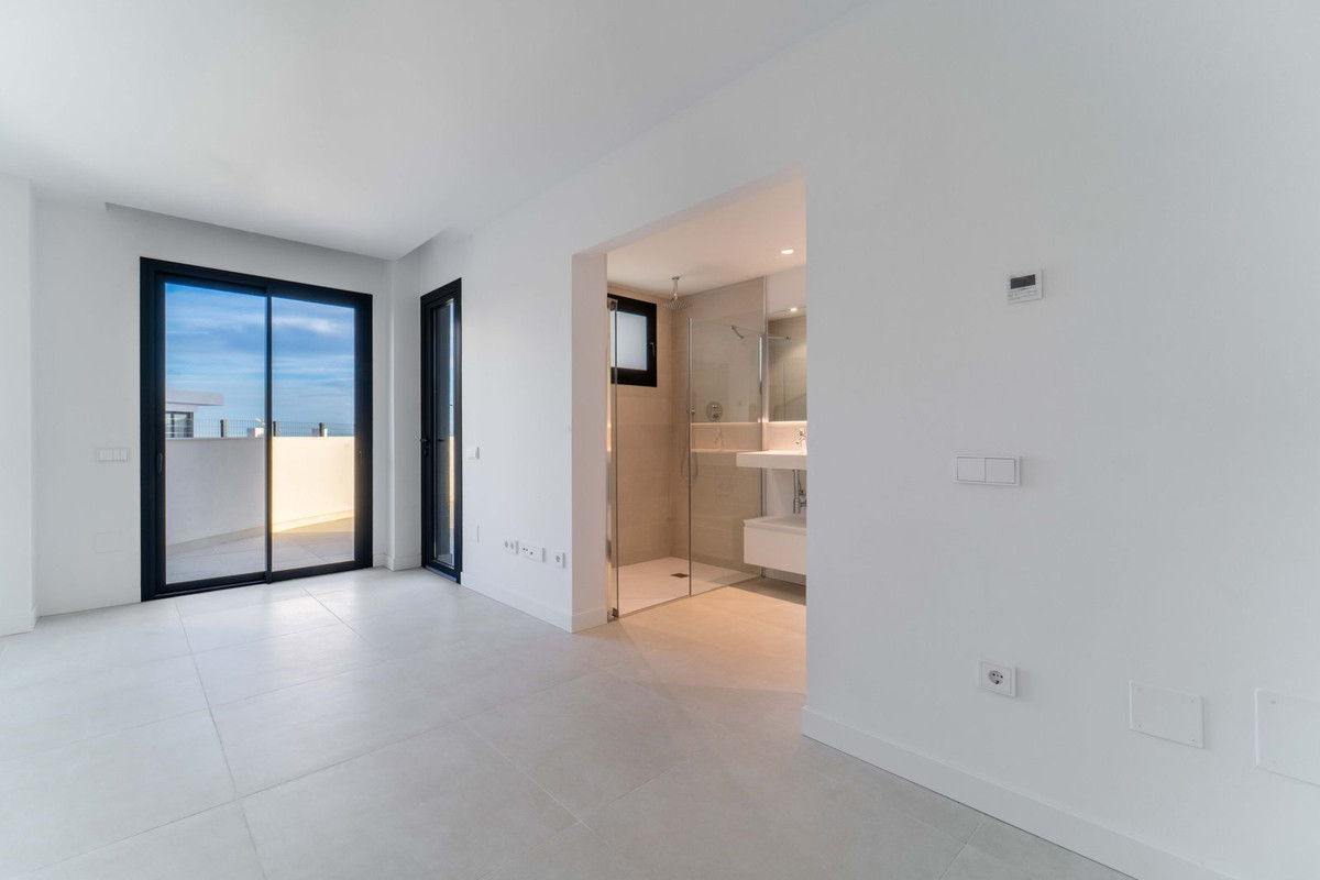2 Bed Apartment for sale in Fuengirola Costa Del Sol, Málaga, Spain