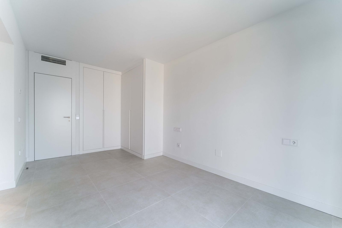 2 Bed Apartment for sale in Fuengirola Costa Del Sol, Málaga, Spain