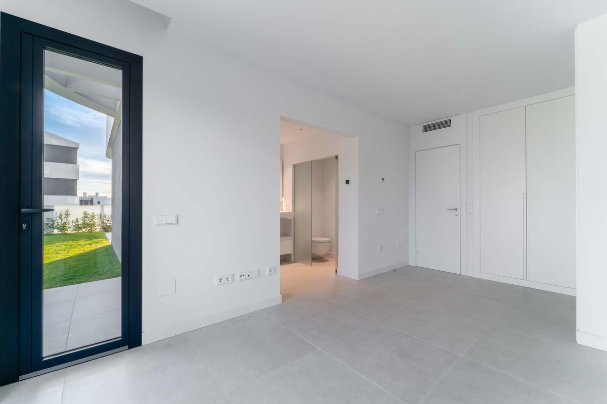 2 Bed Apartment for sale in Fuengirola Costa Del Sol, Málaga, Spain