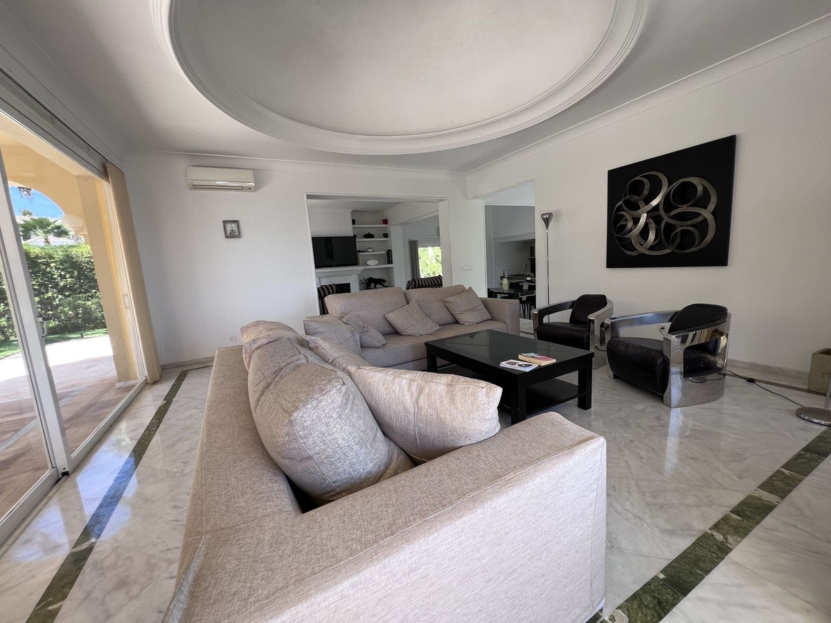 Se vende Villa - Chalet de 4 dormitorios en Costa Del Sol, Málaga, España