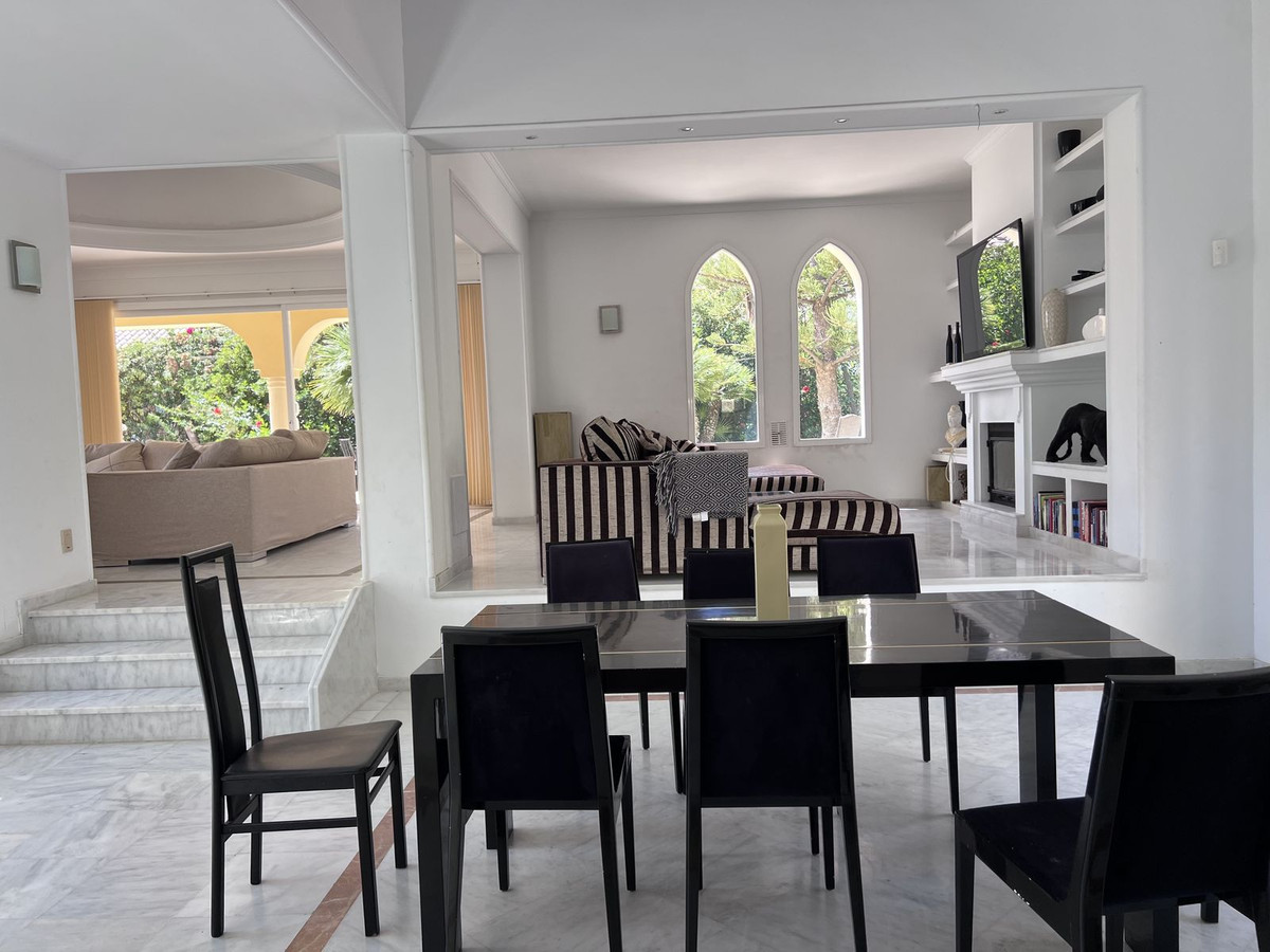 Se vende Villa - Chalet de 4 dormitorios en Costa Del Sol, Málaga, España