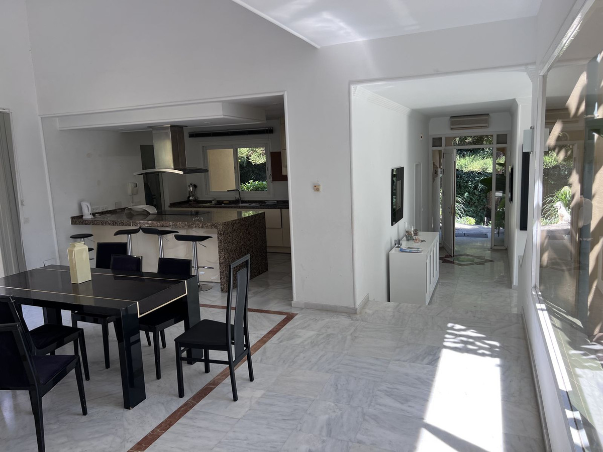 Se vende Villa - Chalet de 4 dormitorios en Costa Del Sol, Málaga, España