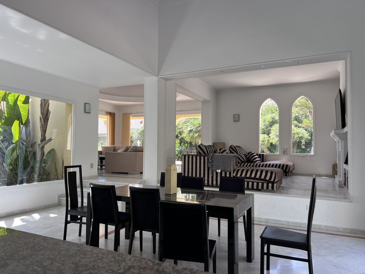 Se vende Villa - Chalet de 4 dormitorios en Costa Del Sol, Málaga, España