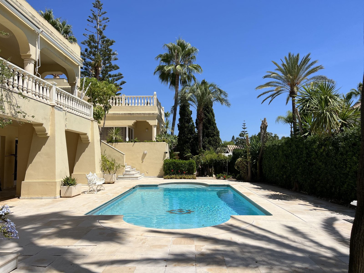 Se vende Villa - Chalet de 4 dormitorios en Costa Del Sol, Málaga, España