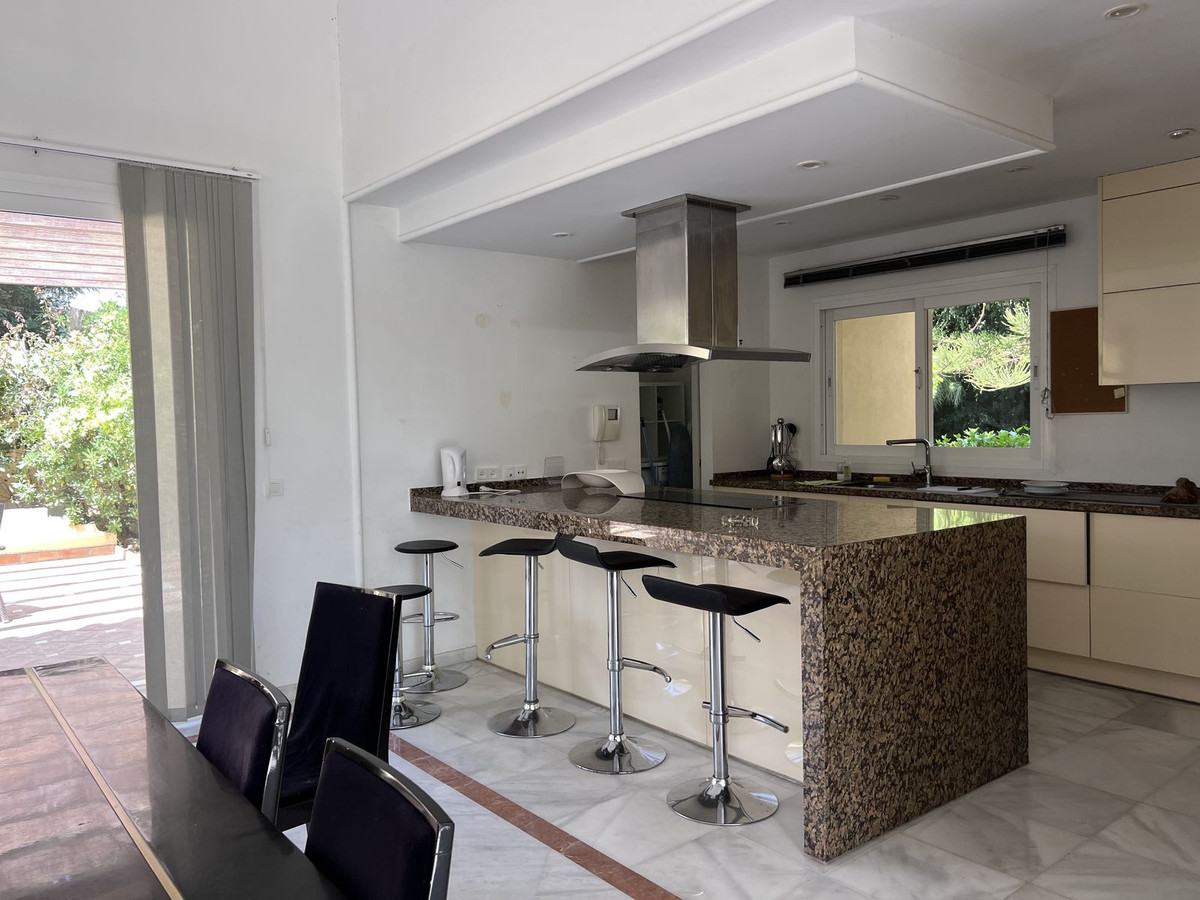 Se vende Villa - Chalet de 4 dormitorios en Costa Del Sol, Málaga, España