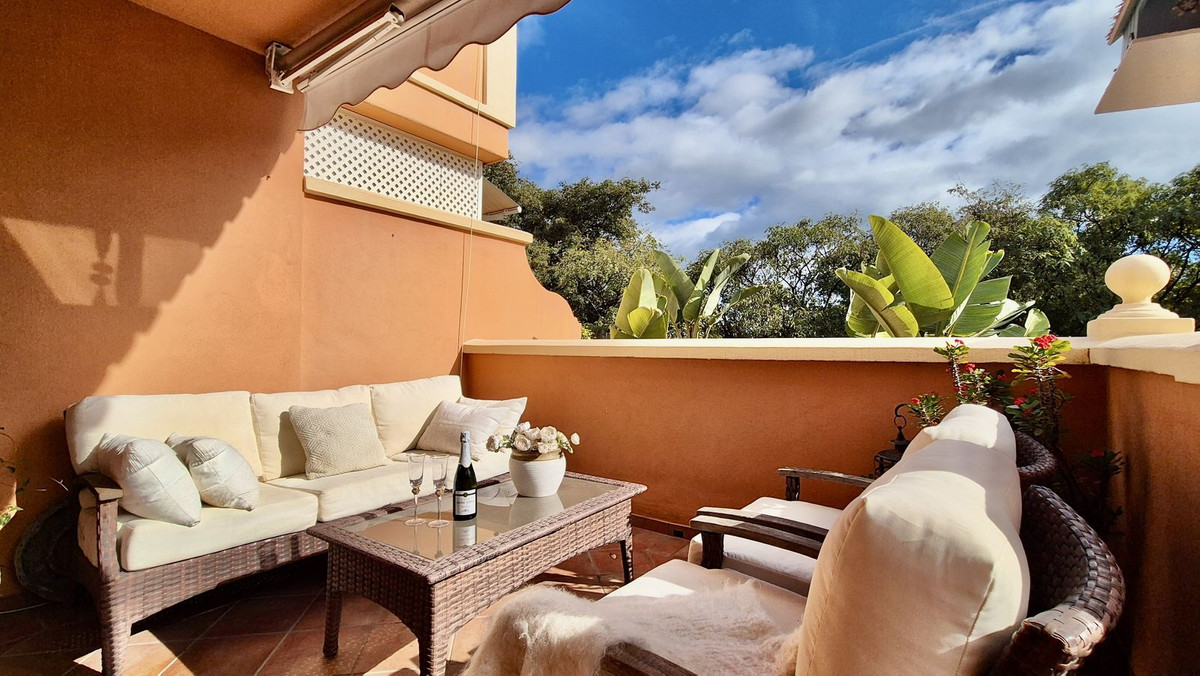 2 Bed Apartment for sale in Nueva Andalucía Costa Del Sol, Málaga, Spain