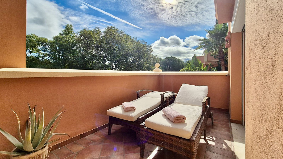 2 Bed Apartment for sale in Nueva Andalucía Costa Del Sol, Málaga, Spain