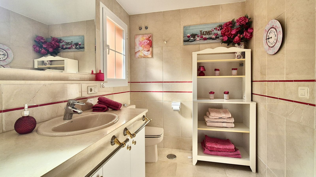 2 Bed Apartment for sale in Nueva Andalucía Costa Del Sol, Málaga, Spain