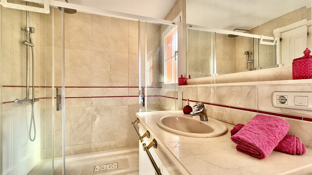 2 Bed Apartment for sale in Nueva Andalucía Costa Del Sol, Málaga, Spain