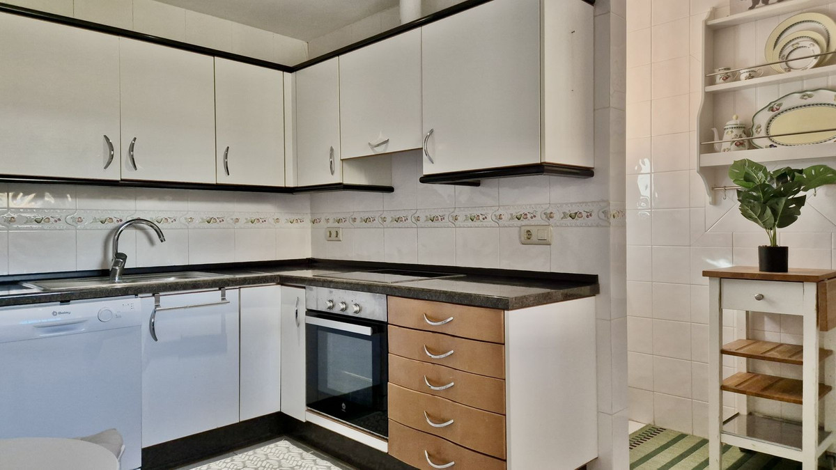 2 Bed Apartment for sale in Nueva Andalucía Costa Del Sol, Málaga, Spain