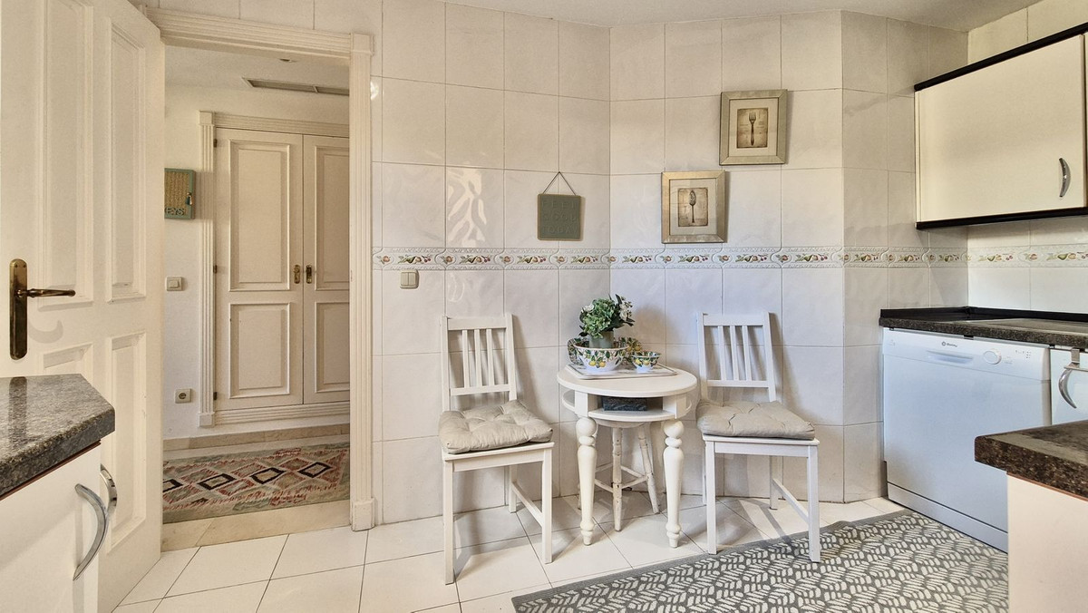 2 Bed Apartment for sale in Nueva Andalucía Costa Del Sol, Málaga, Spain