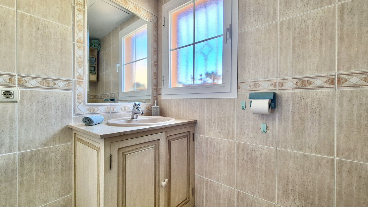 2 Bed Apartment for sale in Nueva Andalucía Costa Del Sol, Málaga, Spain
