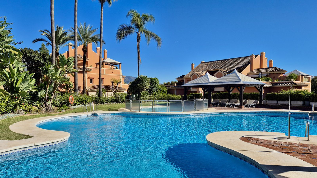 2 Bed Apartment for sale in Nueva Andalucía Costa Del Sol, Málaga, Spain
